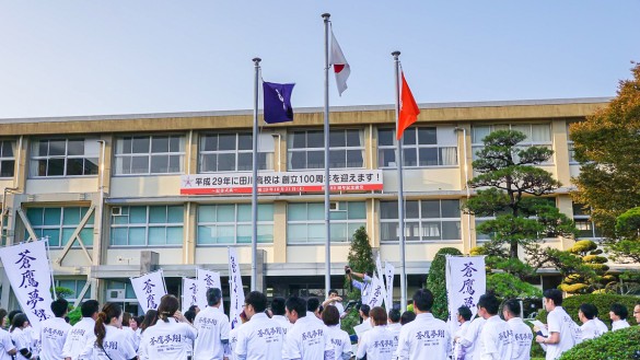 12194098_1651648358423738_1260242582_o-3